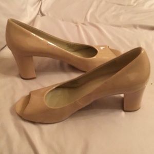 Naturalizer nude pumps